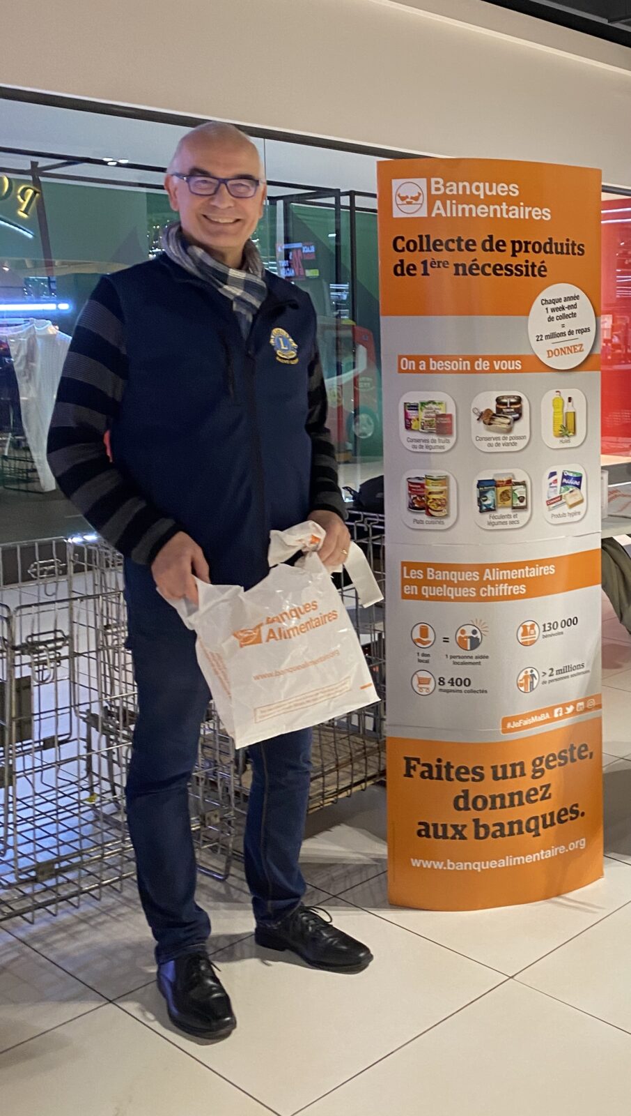Philippe HUBER collecte des denrées pour la banque Alimentaire